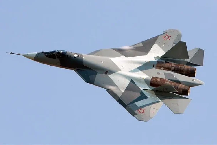 Фотографії з місця аварії Су-57 в Одинцовському районі з вогнем і стовпом чорного диму
