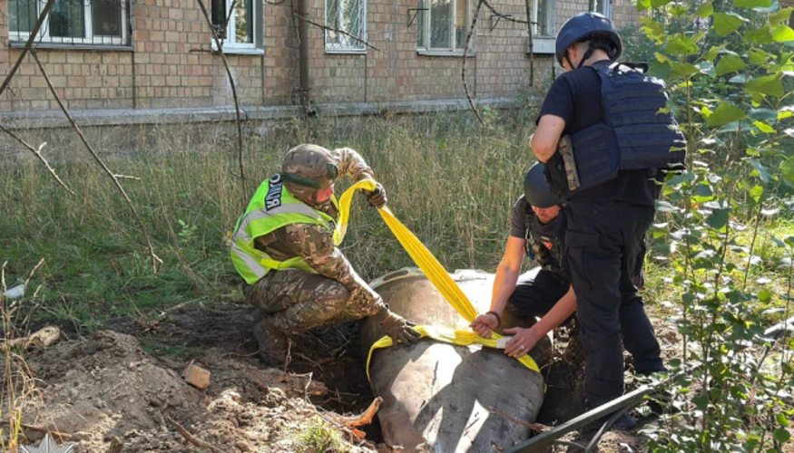 Що відомо про знешкодження частин ракет біля будинків у Солом’янському районі Києва